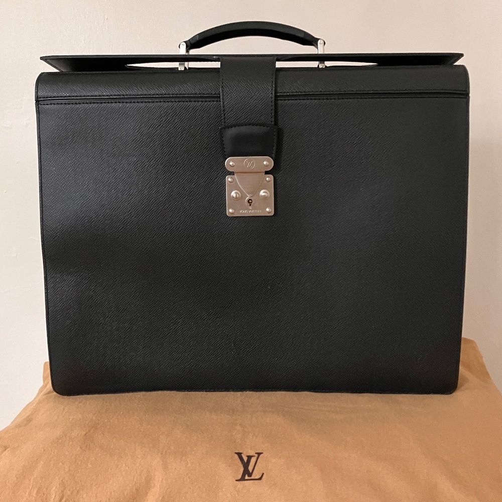 VINTAGE LOUIS VUITTON BLACK TAÏGA LEATHER PILOT BRIEFCASE